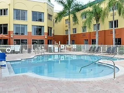 Hotel Express Clearwater East - Icot Center By Ihg 2*