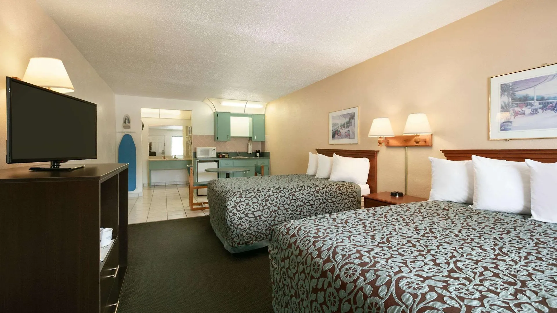 Days By Wyndham Clearwater/central Hotel 2*