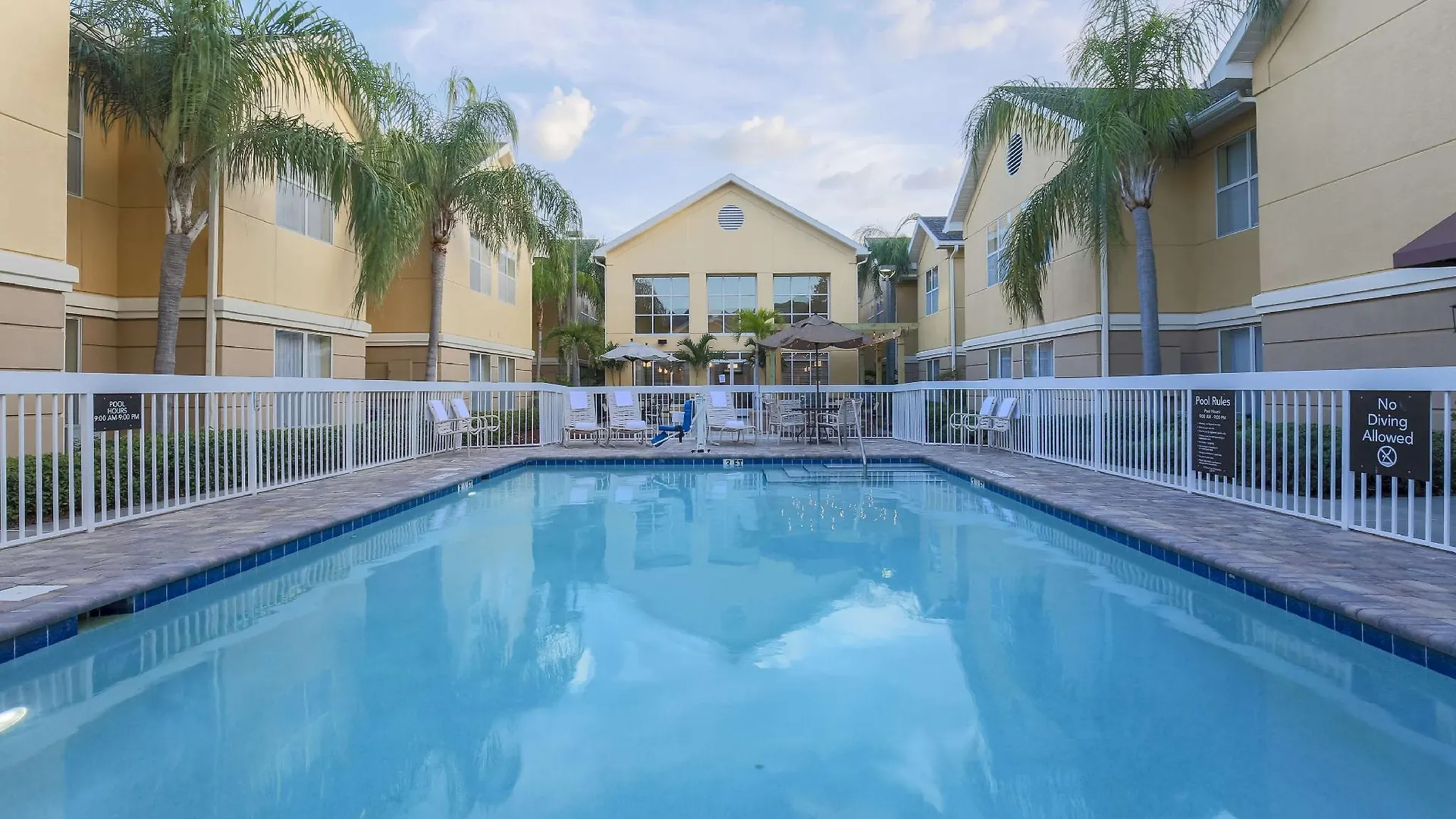 Homewood By Hilton St. Petersburg Отель