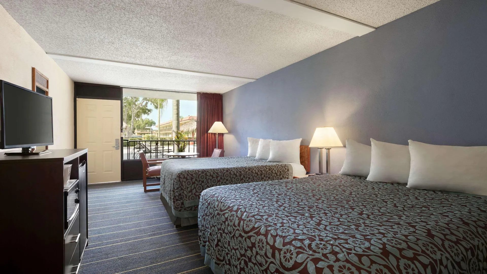 Days By Wyndham Clearwater/central Hotel 2*