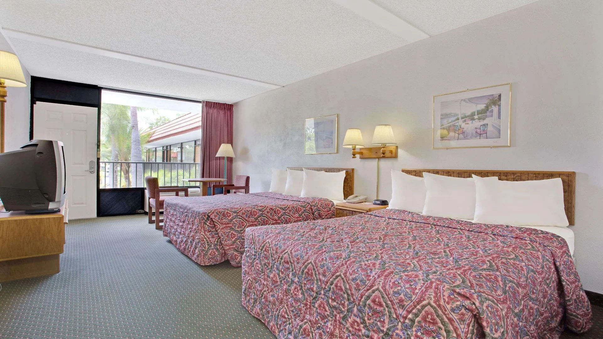 Days By Wyndham Clearwater/central Hotel