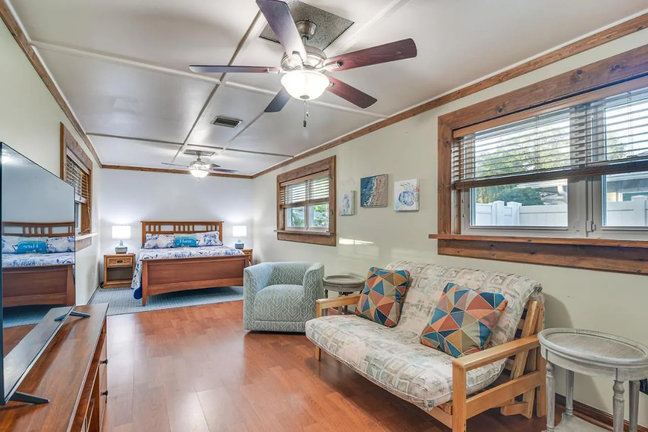 度假居 Centrally Located With Outdoor Pool!