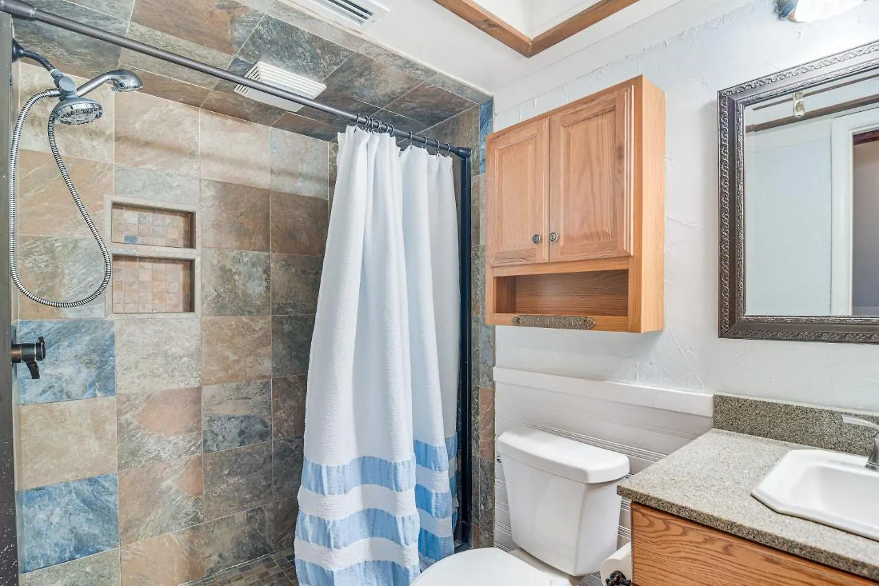 度假居 Centrally Located With Outdoor Pool! *