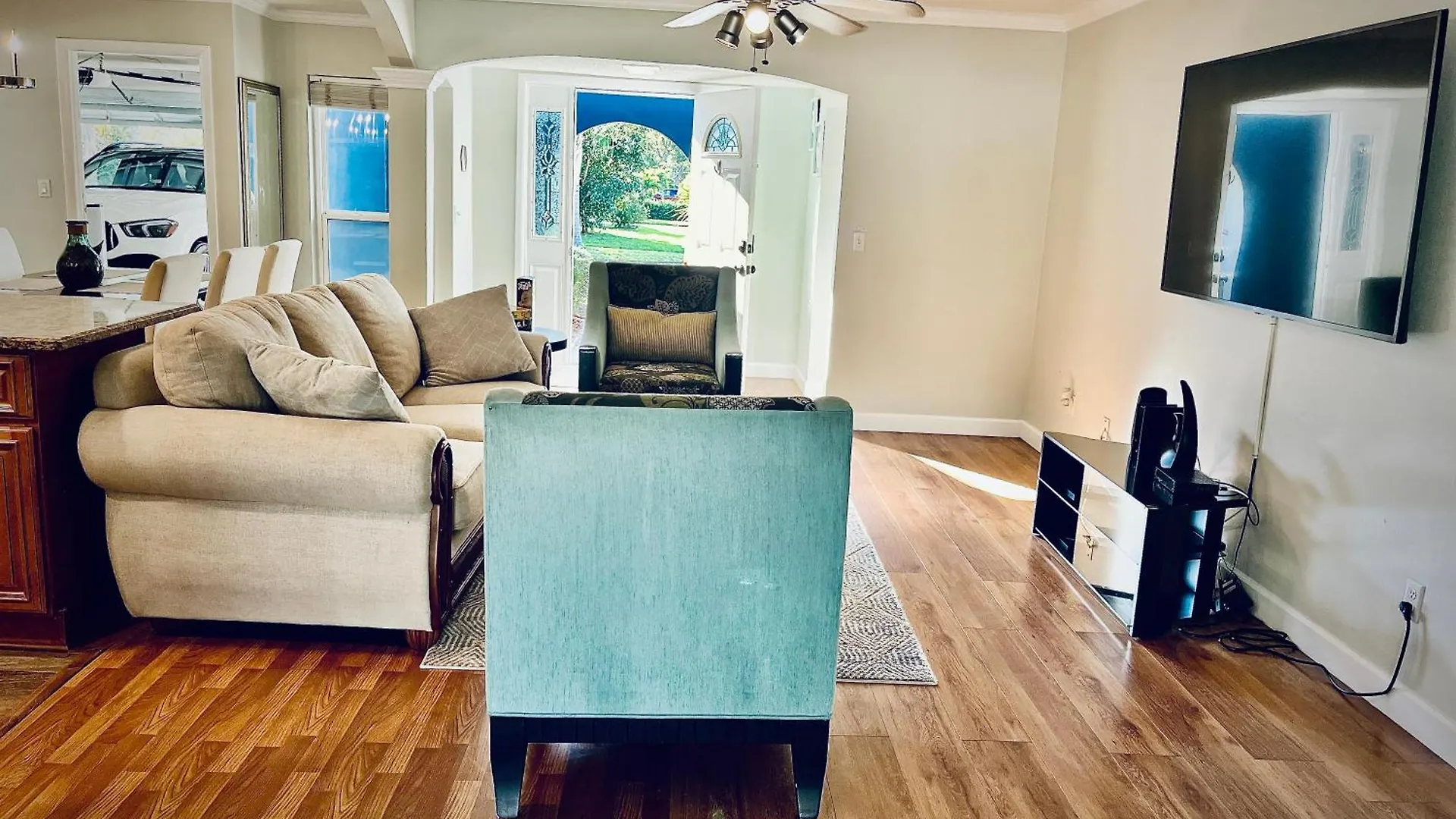 Cheerful 3 Bedroom Mins From Prázdninový dům *