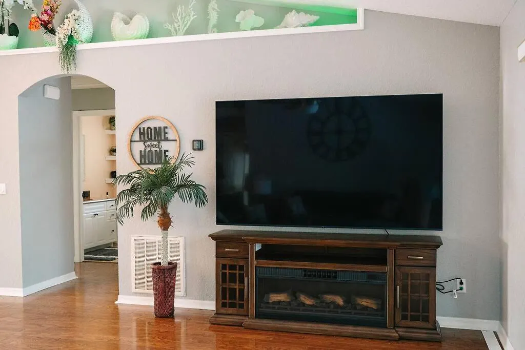 Tropical Paradise - Heated Pool, & Bbq - Close To Restaurants & Beaches! Holiday home Clearwater
