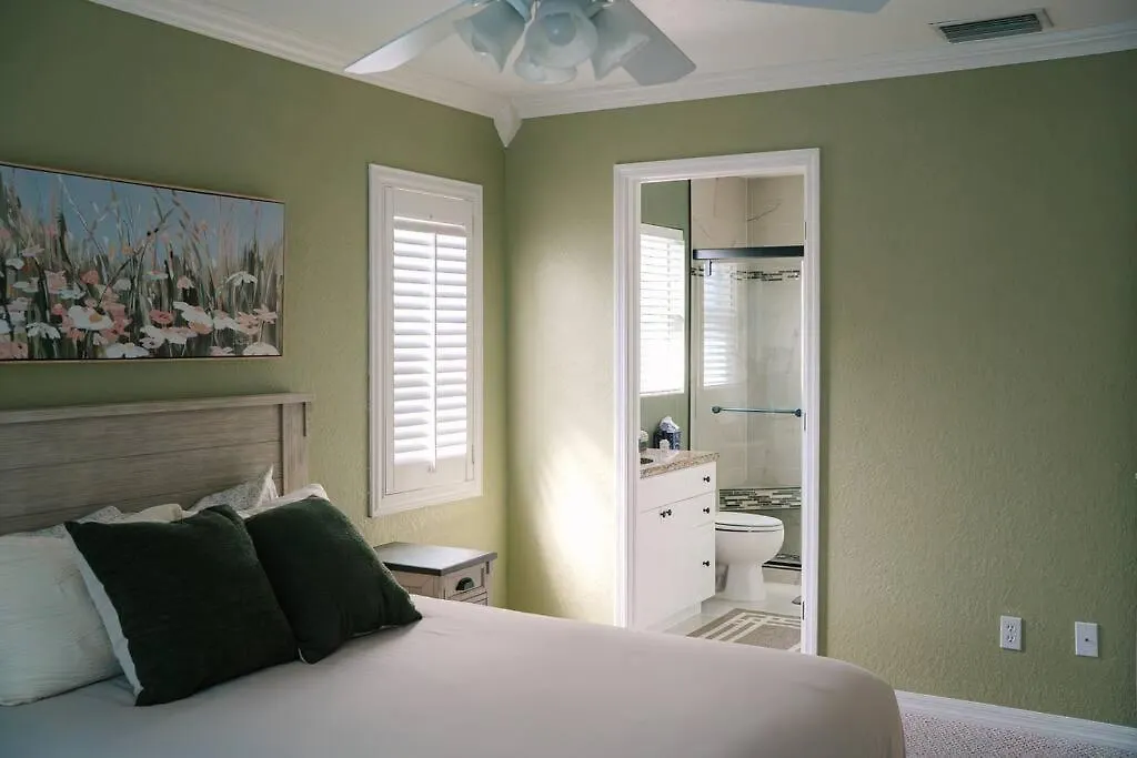 Tropical Paradise - Heated Pool, & Bbq - Close To Restaurants & Beaches! Clearwater