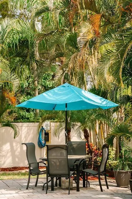 Tropical Paradise - Heated Pool, & Bbq - Close To Restaurants & Beaches! *