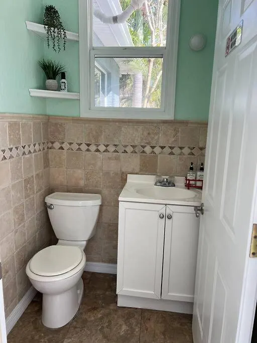 Tropical Paradise - Heated Pool, & Bbq - Close To Restaurants & Beaches! Clearwater