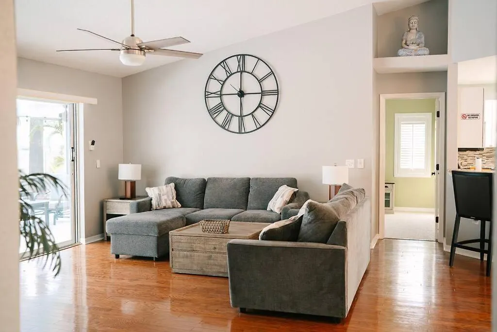 Tropical Paradise - Heated Pool, & Bbq - Close To Restaurants & Beaches! Holiday home Clearwater