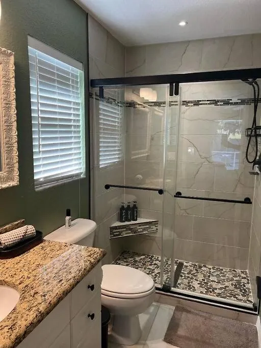 Tropical Paradise - Heated Pool, & Bbq - Close To Restaurants & Beaches!