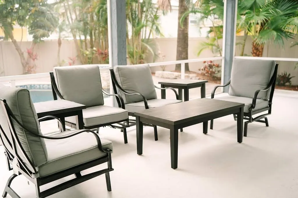 Tropical Paradise - Heated Pool, & Bbq - Close To Restaurants & Beaches! Clearwater