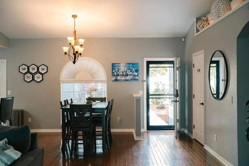 Tropical Paradise - Heated Pool, & Bbq - Close To Restaurants & Beaches! * Clearwater