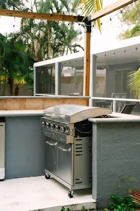 Tropical Paradise - Heated Pool, & Bbq - Close To Restaurants & Beaches! * Clearwater