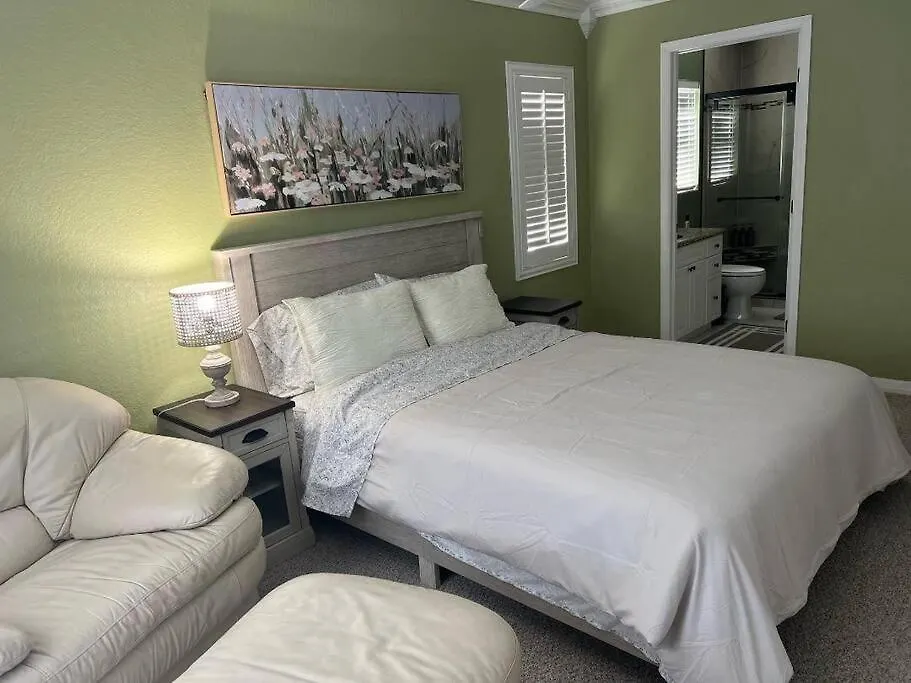 Holiday home Tropical Paradise - Heated Pool, & Bbq - Close To Restaurants & Beaches! *