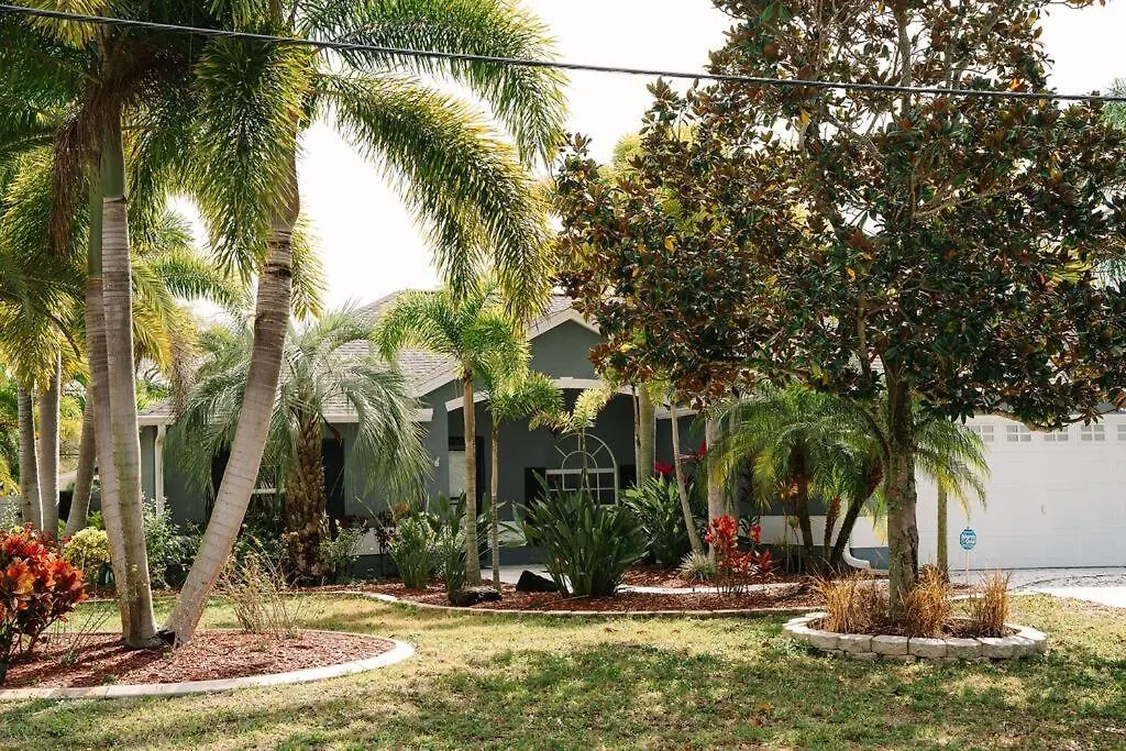 Tropical Paradise - Heated Pool, & Bbq - Close To Restaurants & Beaches! * Clearwater