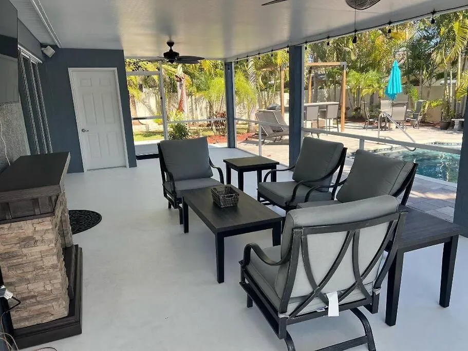 Tropical Paradise - Heated Pool, & Bbq - Close To Restaurants & Beaches! Holiday home Clearwater