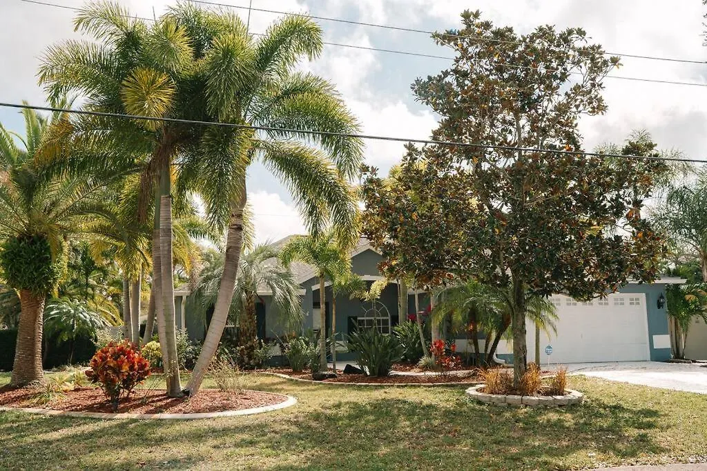Tropical Paradise - Heated Pool, & Bbq - Close To Restaurants & Beaches! Clearwater
