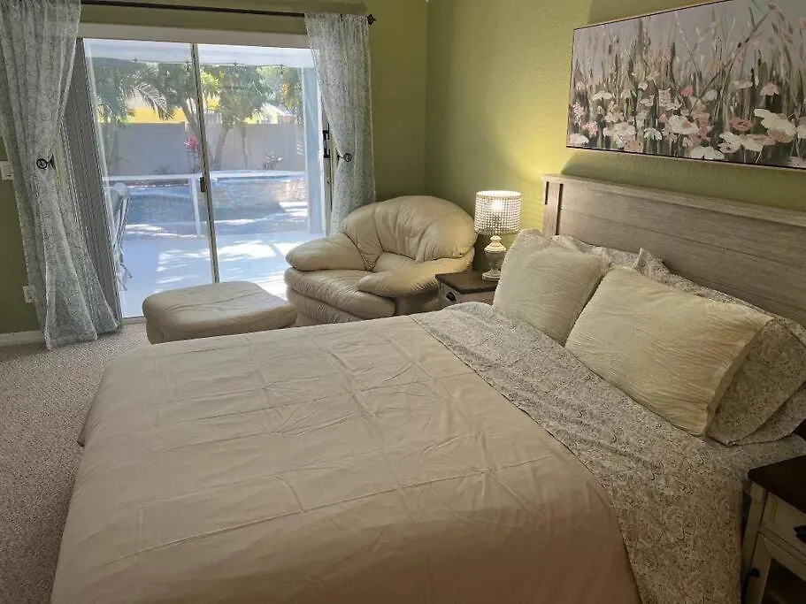 Holiday home Tropical Paradise - Heated Pool, & Bbq - Close To Restaurants & Beaches! *