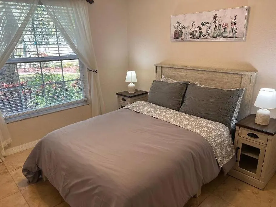 Tropical Paradise - Heated Pool, & Bbq - Close To Restaurants & Beaches! * Clearwater