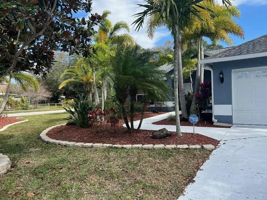 Holiday home Tropical Paradise - Heated Pool, & Bbq - Close To Restaurants & Beaches! *