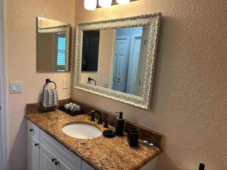Tropical Paradise - Heated Pool, & Bbq - Close To Restaurants & Beaches! * Clearwater