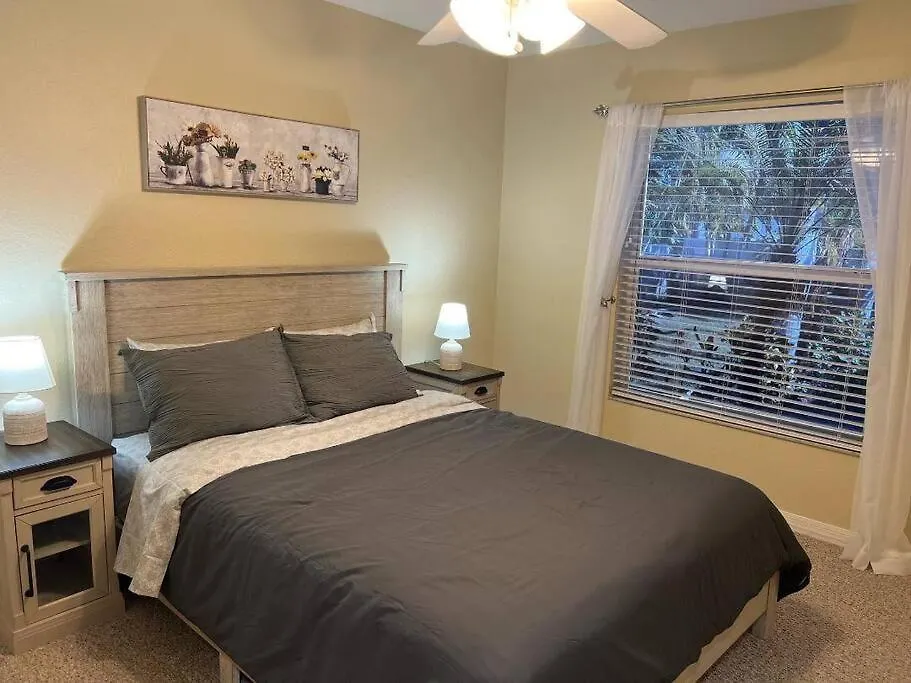 Tropical Paradise - Heated Pool, & Bbq - Close To Restaurants & Beaches! *