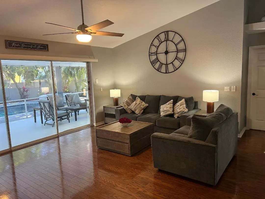 Tropical Paradise - Heated Pool, & Bbq - Close To Restaurants & Beaches! * Clearwater