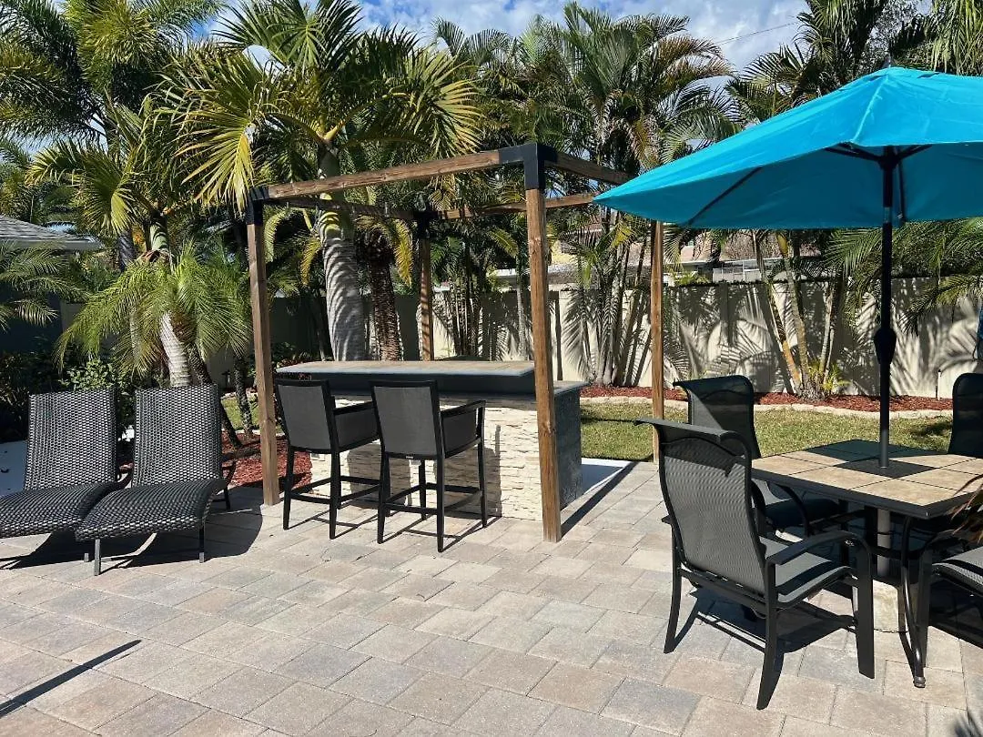 Tropical Paradise - Heated Pool, & Bbq - Close To Restaurants & Beaches! Holiday home Clearwater