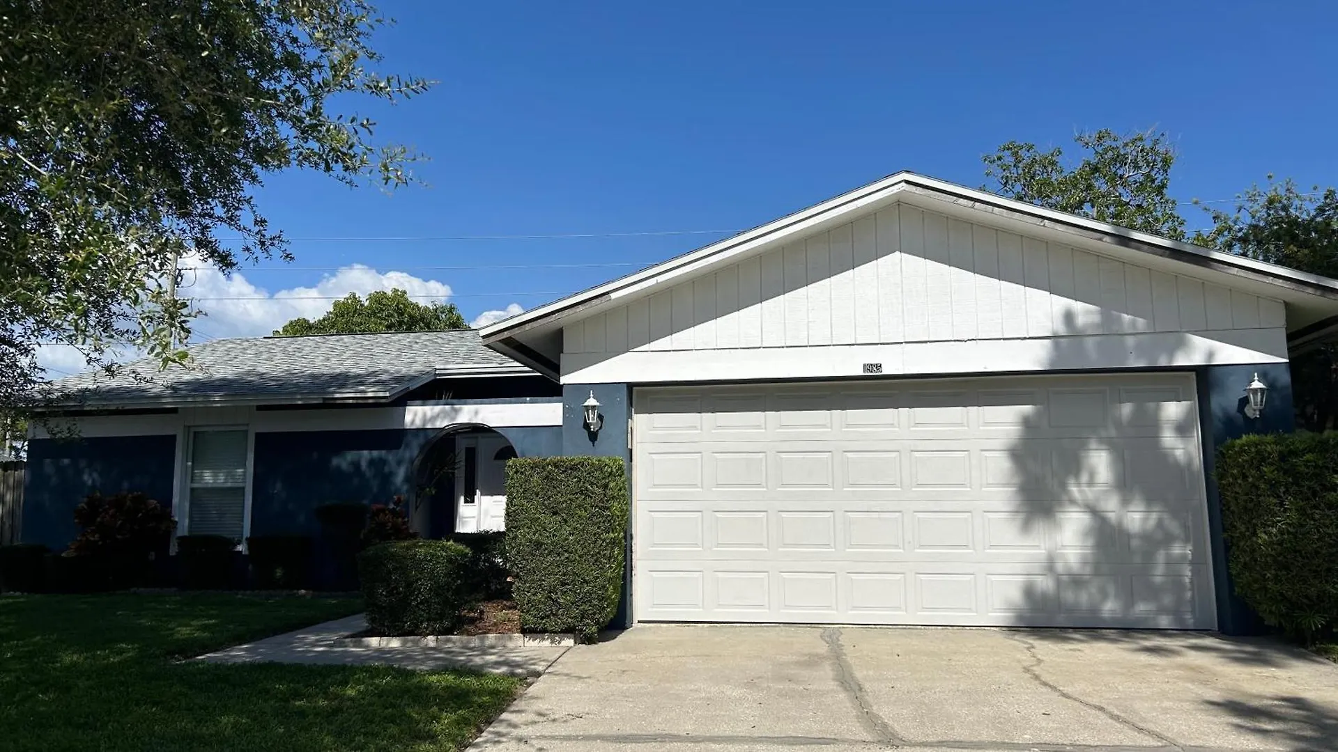 Cheerful 3 Bedroom Mins From *