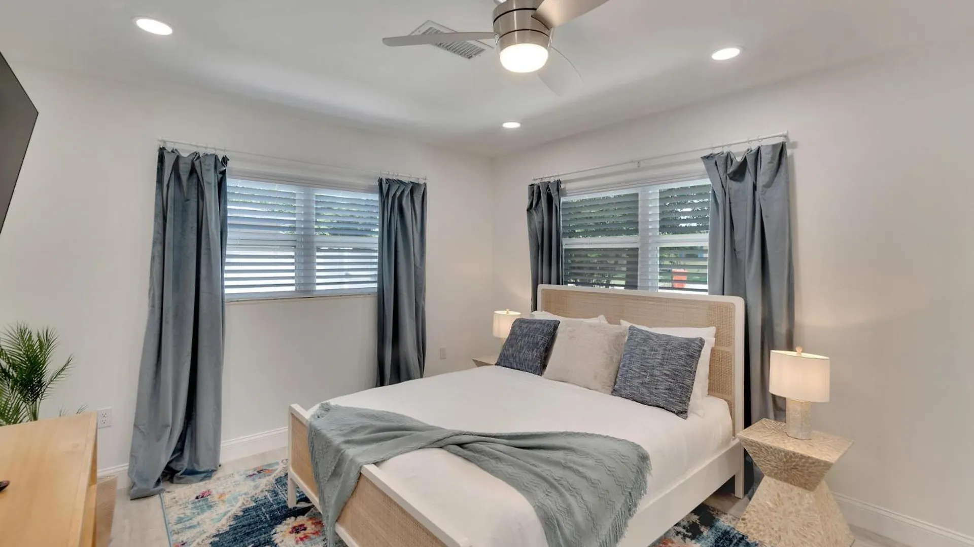 1543 Lakeview Road * Clearwater
