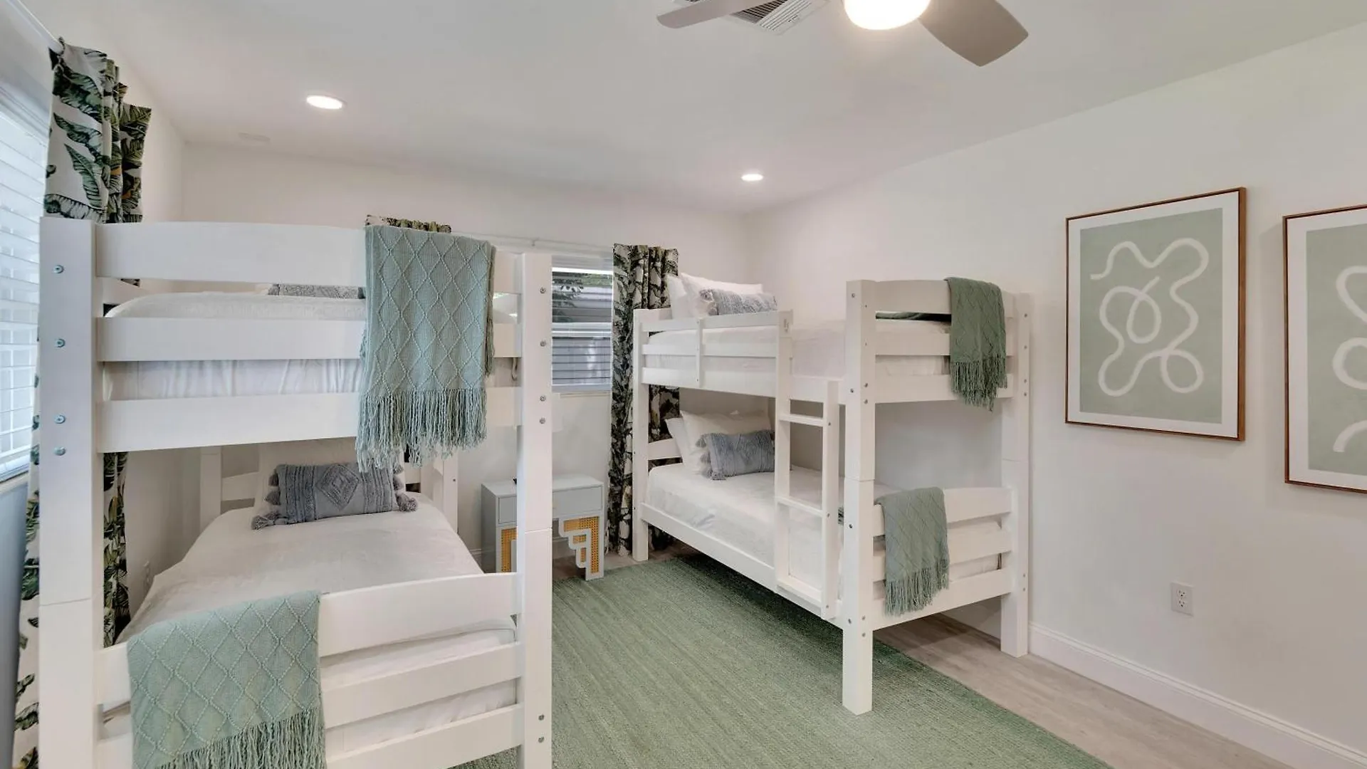 1543 Lakeview Road