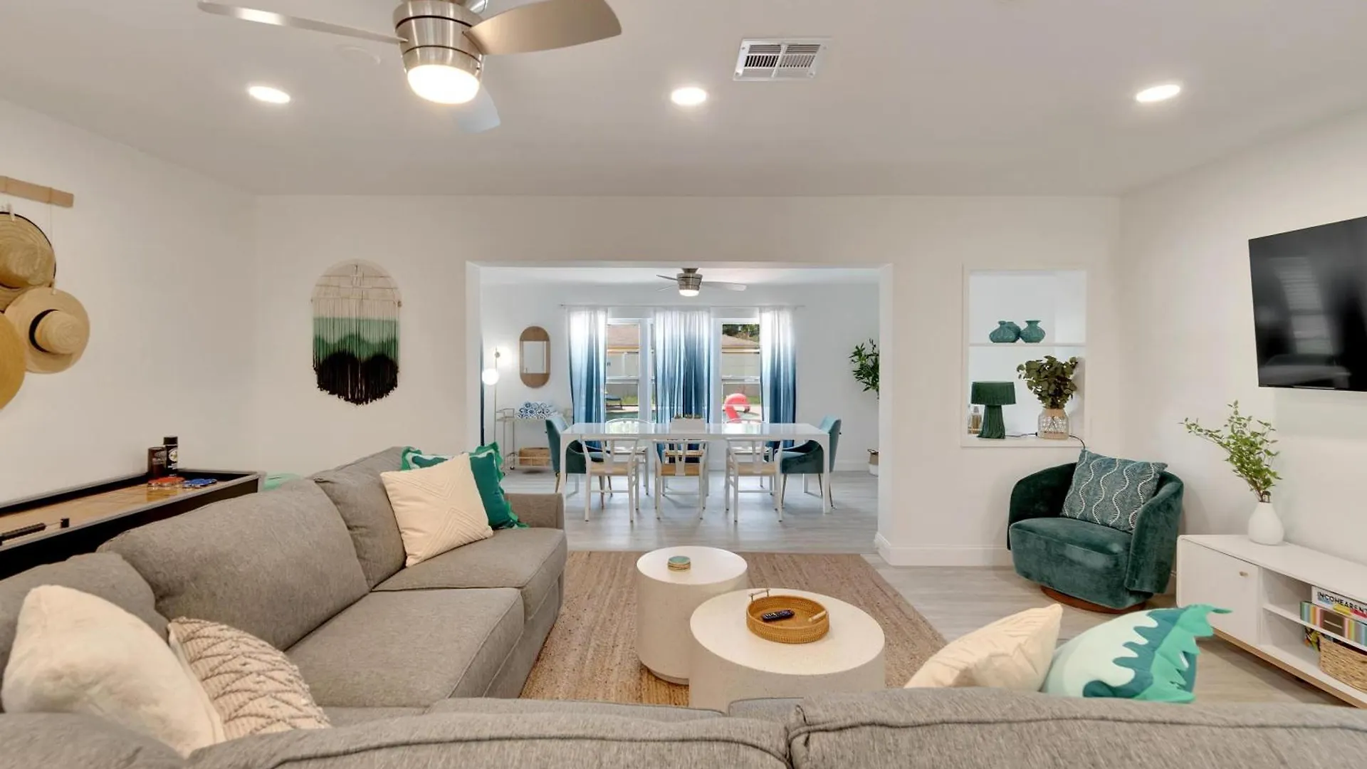 Holiday home 1543 Lakeview Road