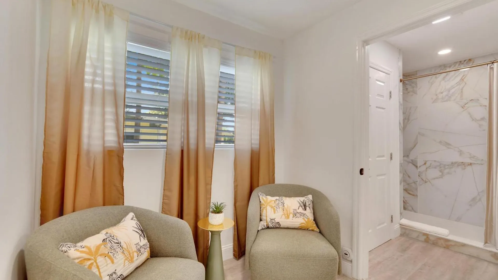 Holiday home 1543 Lakeview Road *
