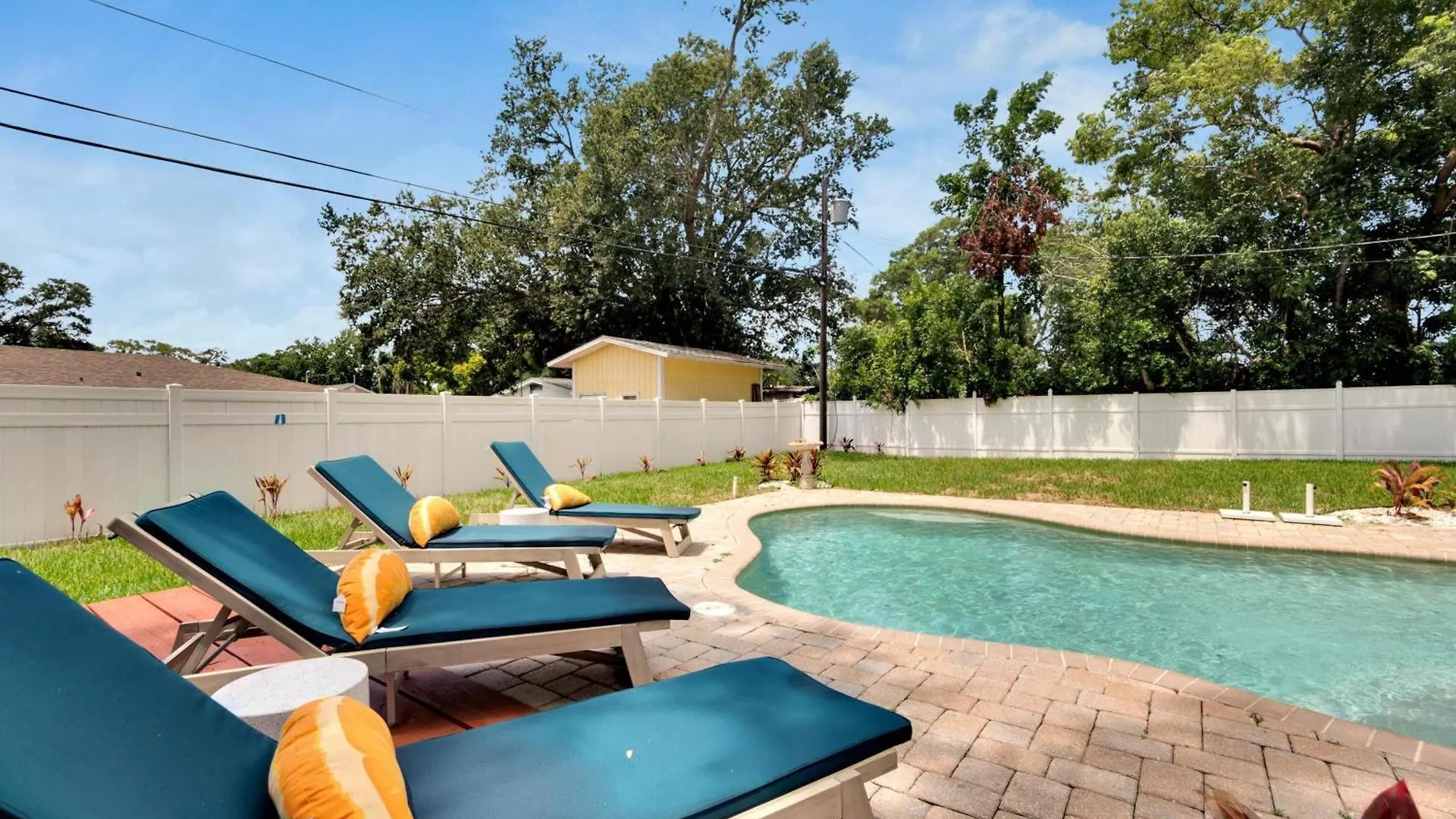 1543 Lakeview Road