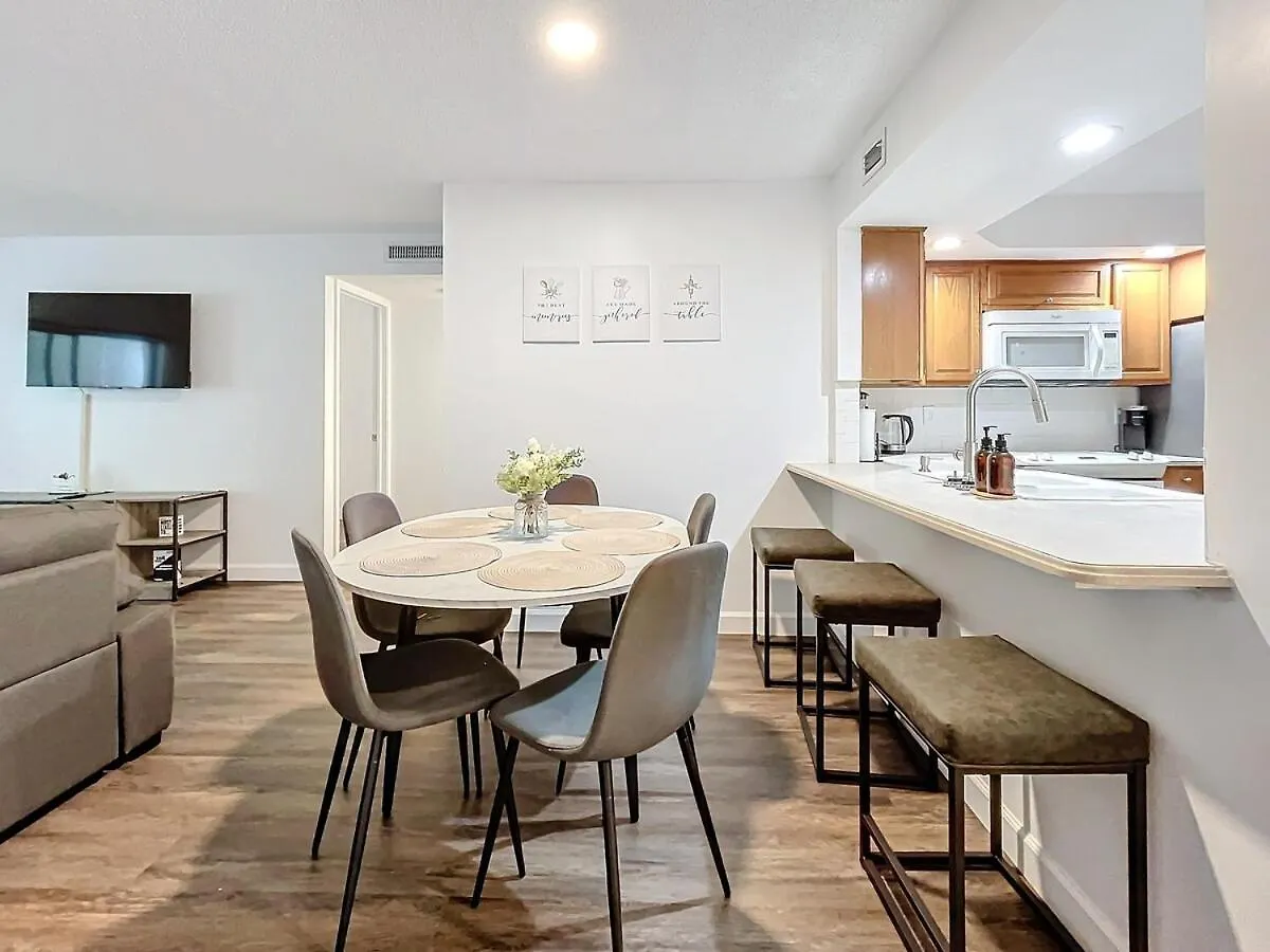Spacious Getaway- Comfort &convenience Apartment
