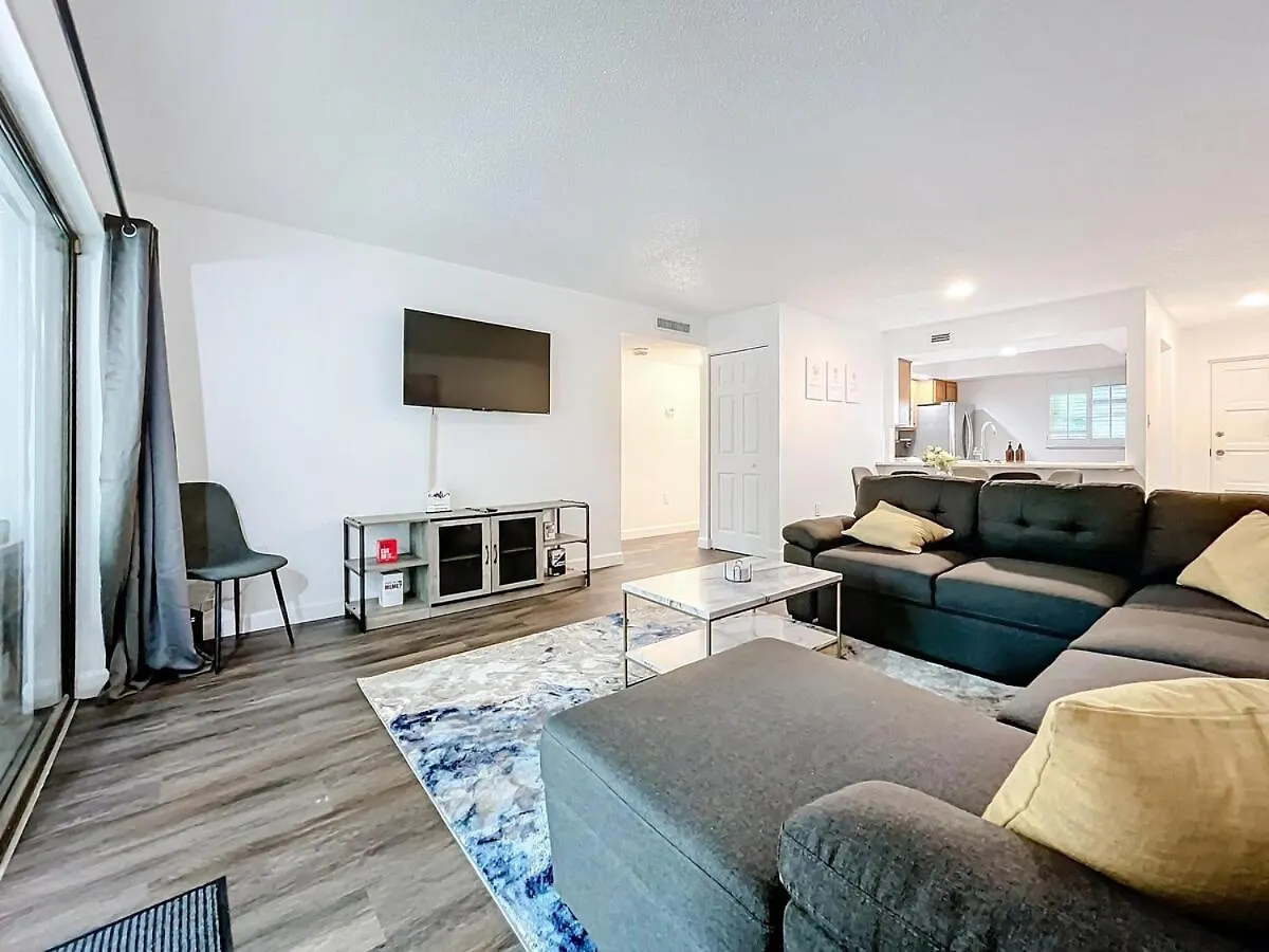 Apartment Spacious Getaway- Comfort &convenience *