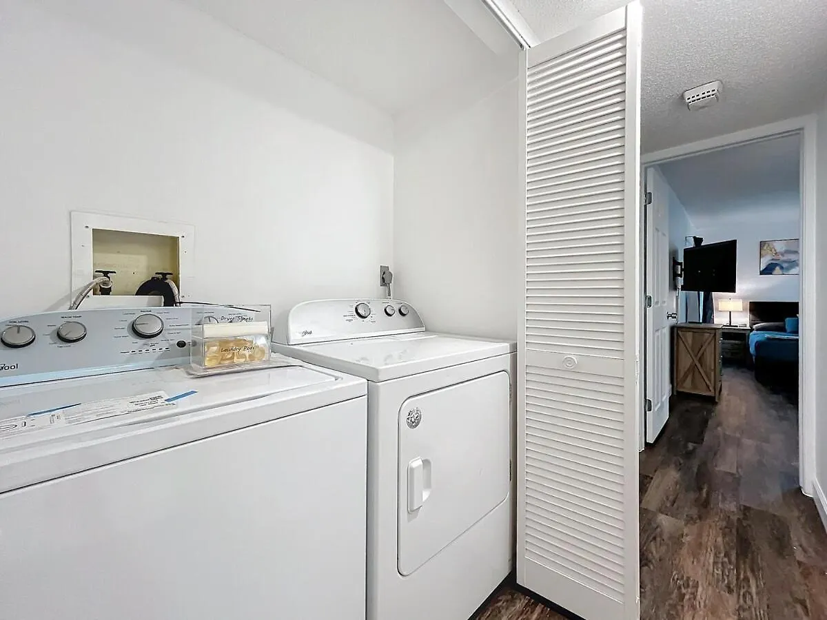 Spacious Getaway- Comfort &convenience Apartment *