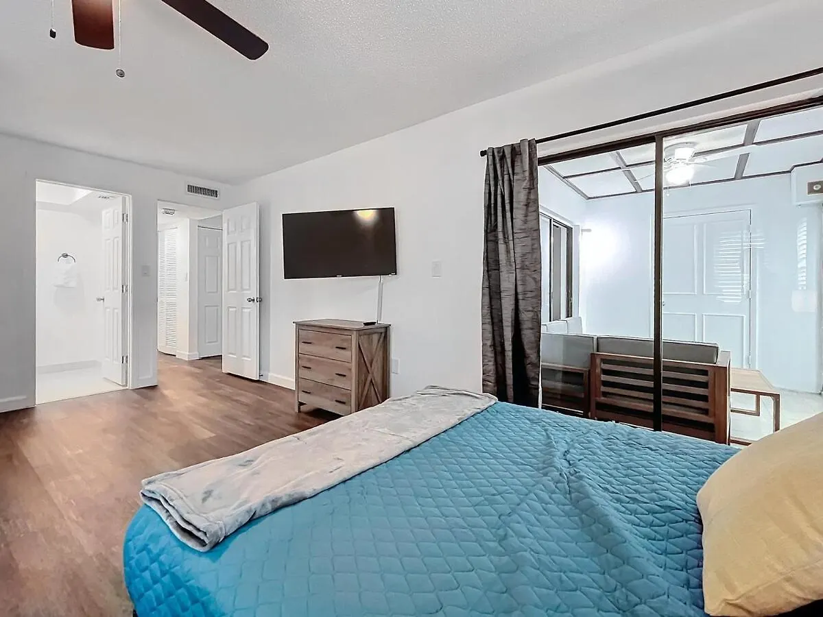 Apartment Spacious Getaway- Comfort &convenience Clearwater