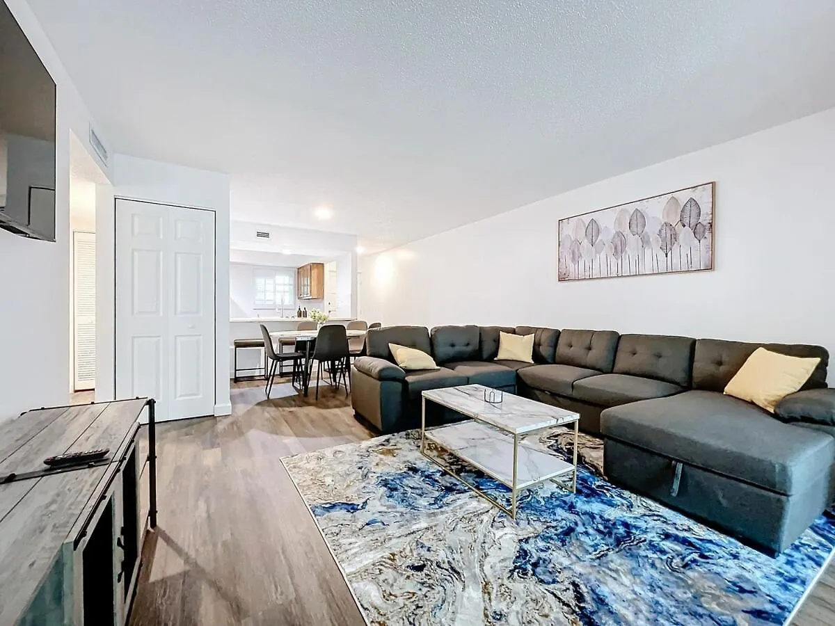 Spacious Getaway- Comfort &convenience Apartment Clearwater