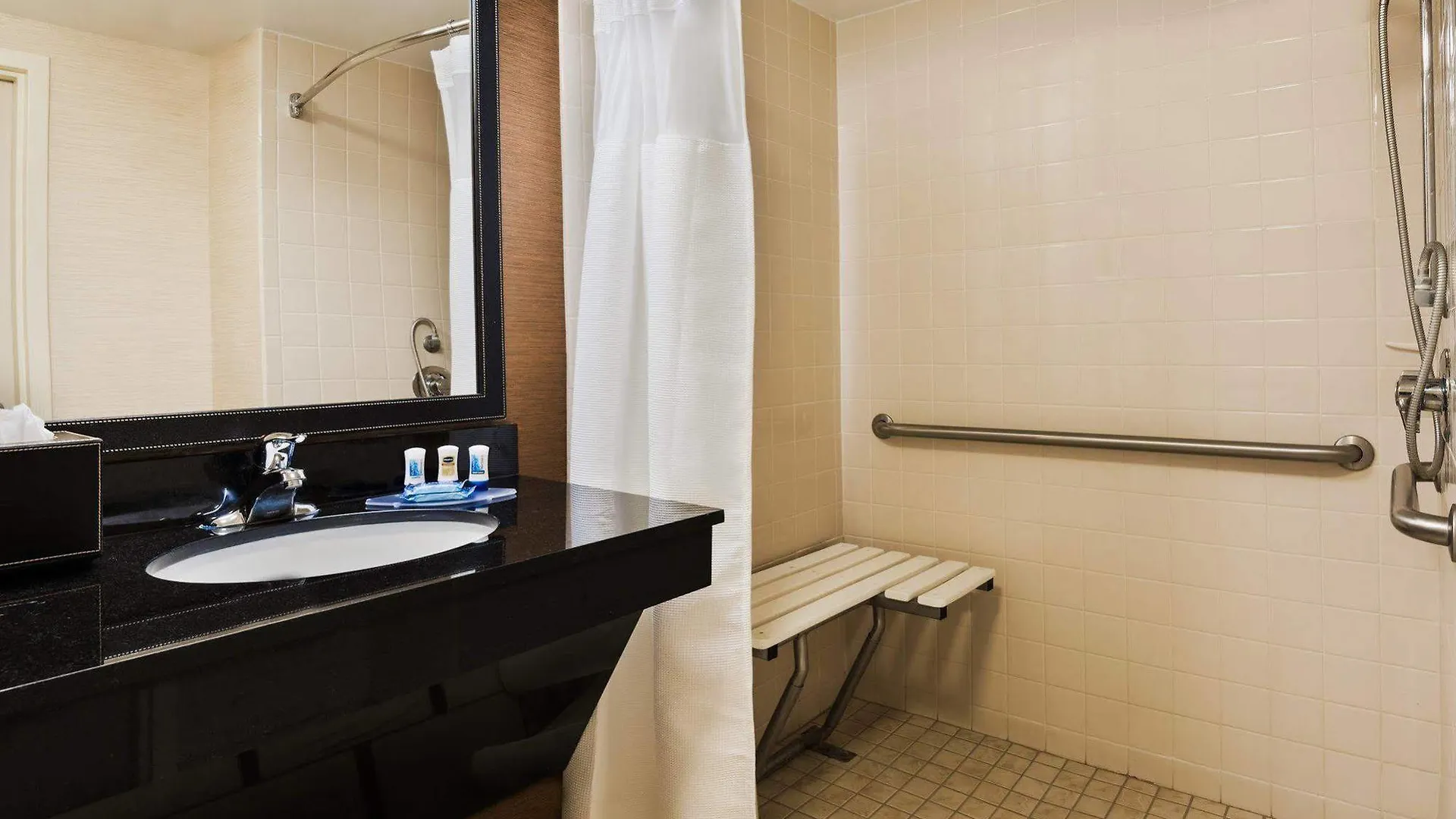 Hotel Fairfield And By Marriott 3*
