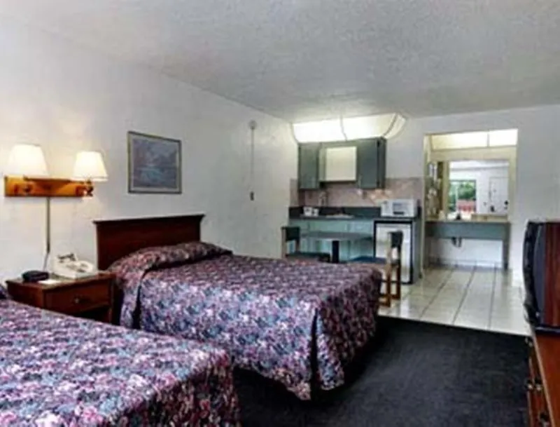 Days By Wyndham Clearwater/central Hotel