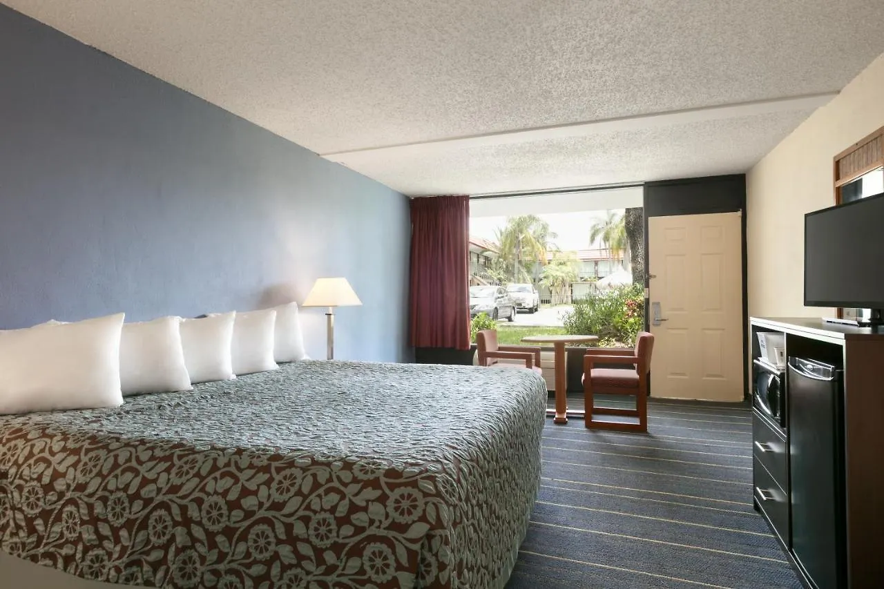Days By Wyndham Clearwater/central Hotel
