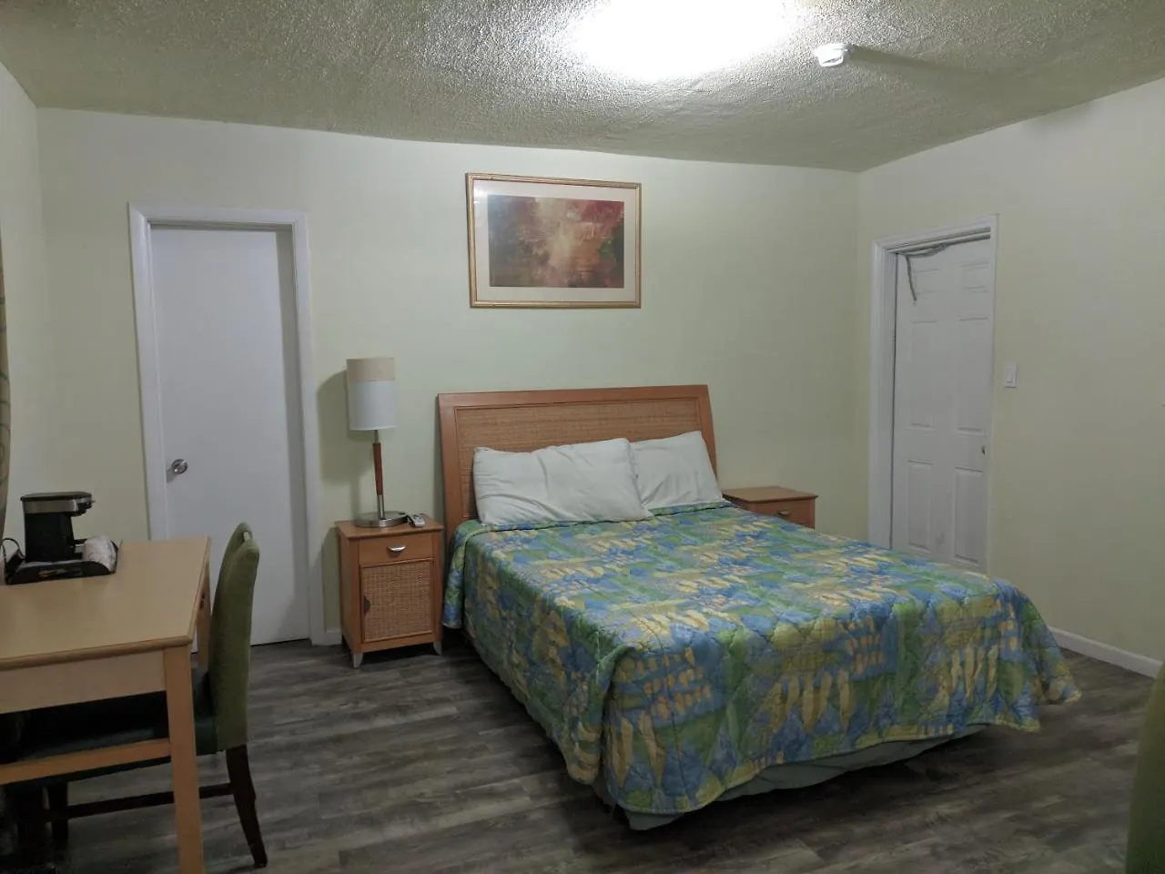 Motel Travelers -
