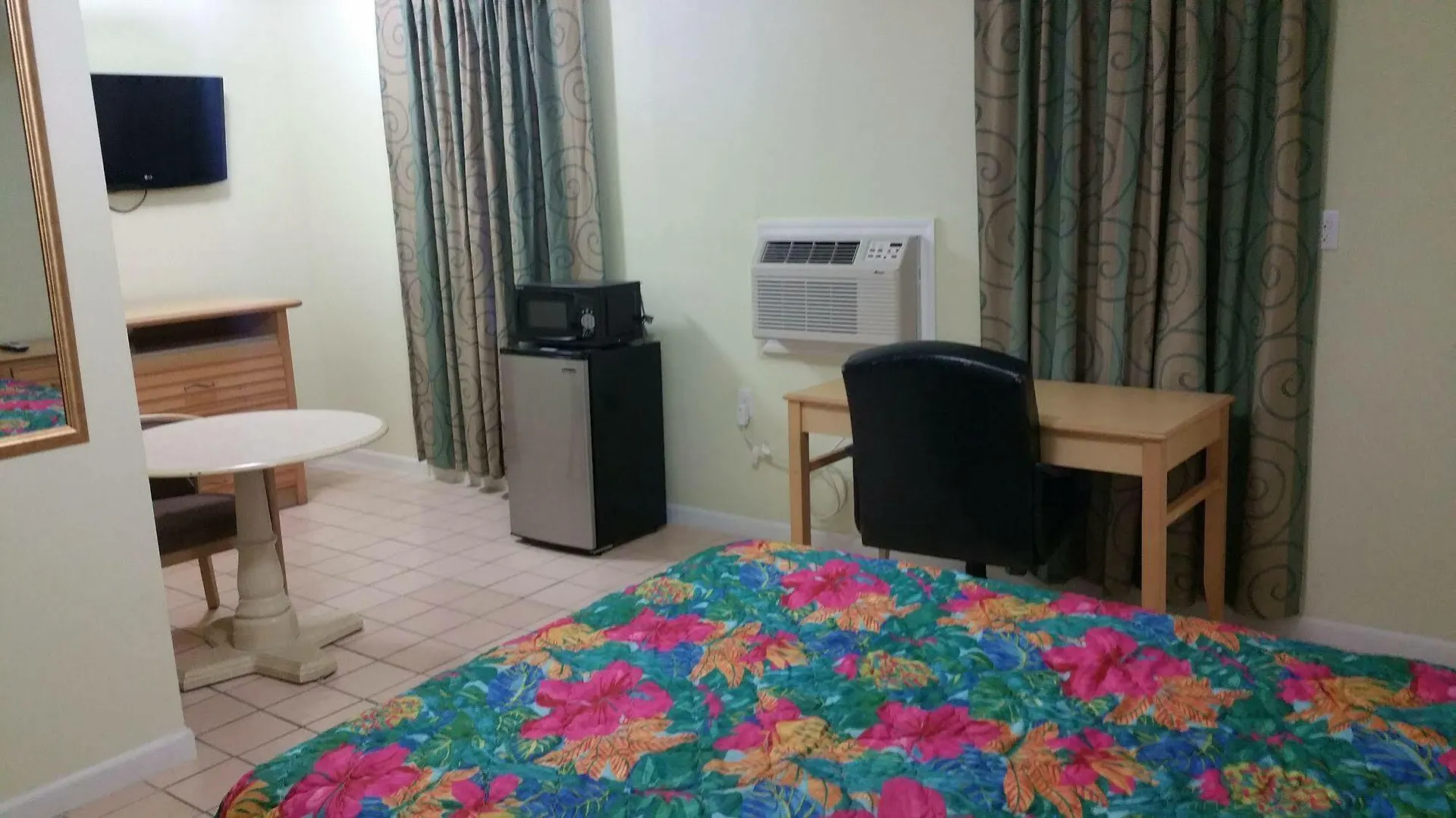 Motel Travelers -