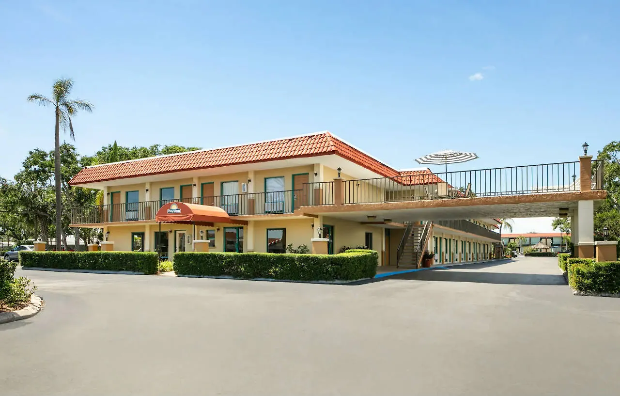 Days By Wyndham Clearwater/central Hotel 2*