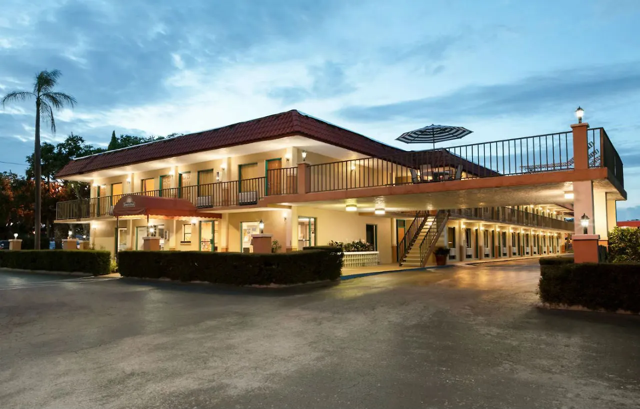 Days By Wyndham Clearwater/central Hotel Clearwater