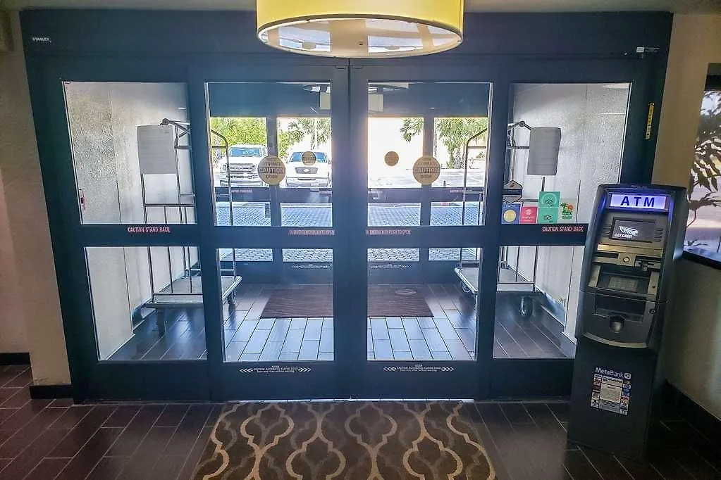 Hotell Comfort & St Pete - International Airport 2*