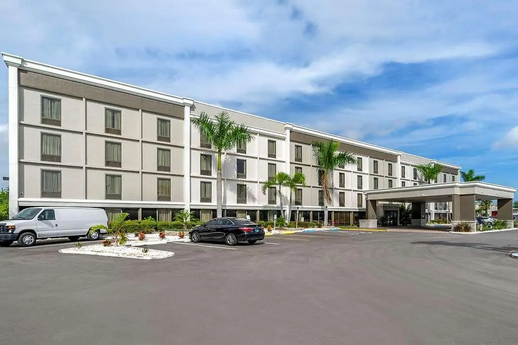 Comfort & St Pete - International Airport 2*
