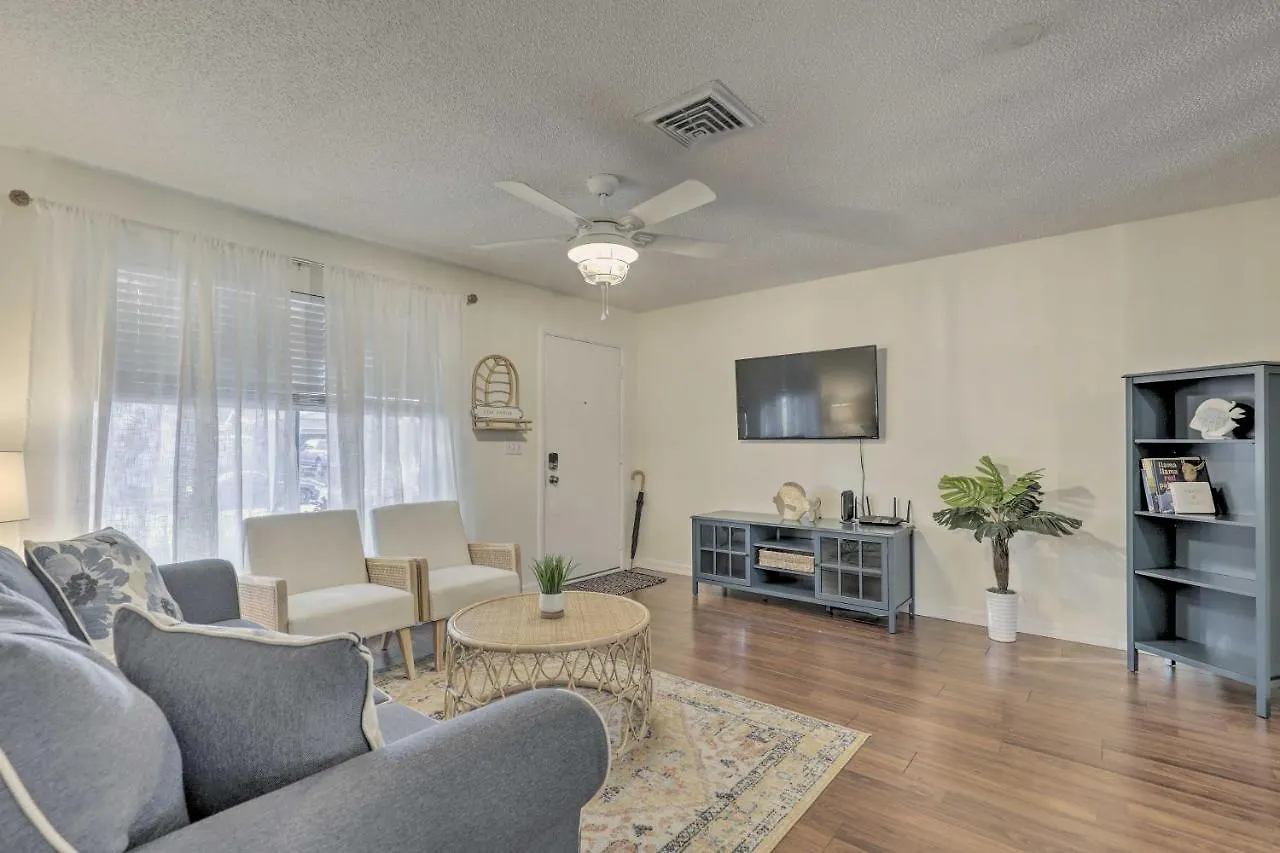 Holiday home Calming Getaway 9 Mi To Beach!