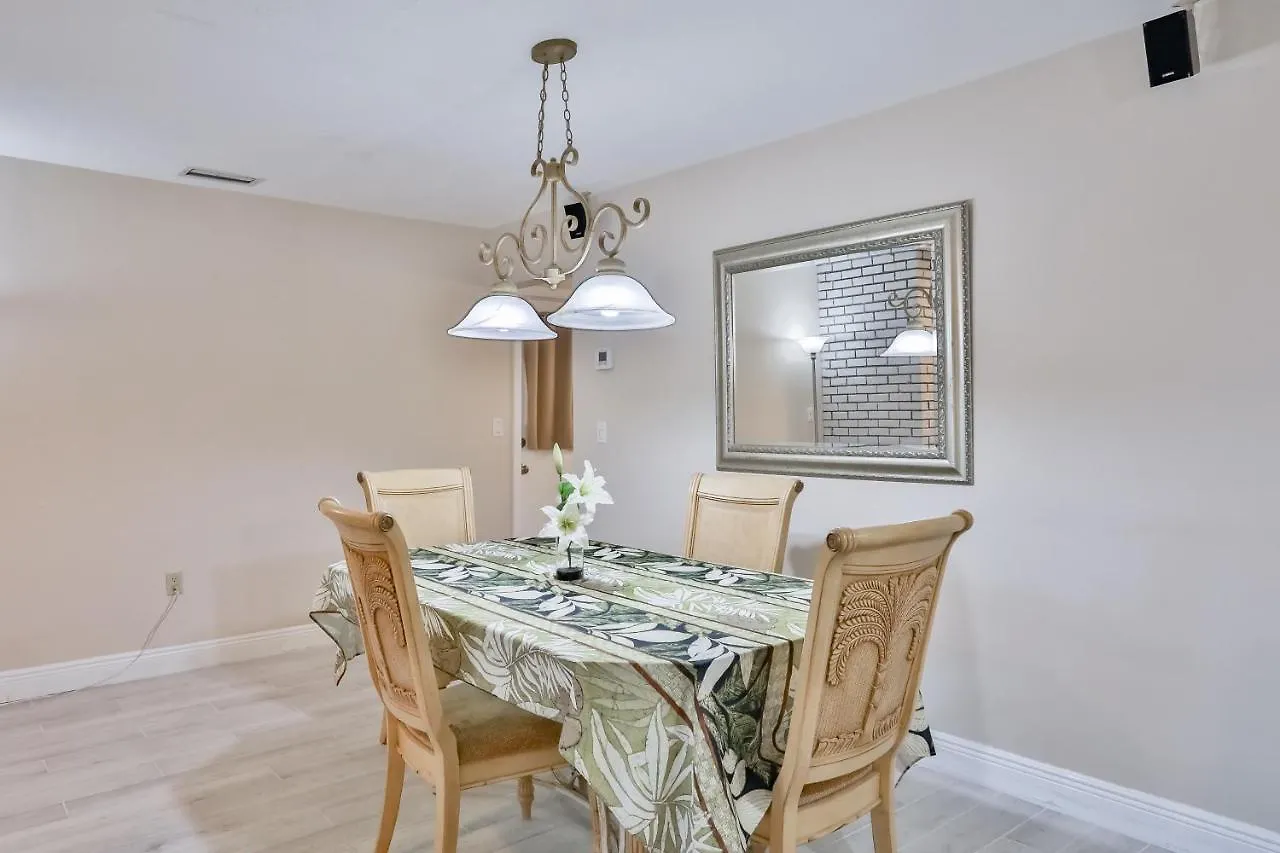 Holiday home Escape To Honeymoon Island